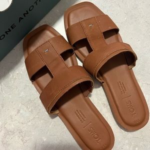 Toms seacliff tan leather 8.5